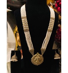 Temple jewellery in pearls 